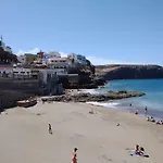 North Cliff *the Ocean Beneath Your Feet* アパート *